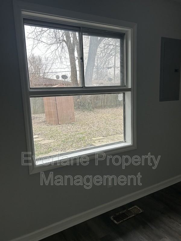 6713 E 52nd St - Photo 5 of 17