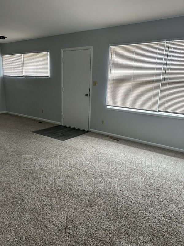 6713 E 52nd St - Photo 6 of 17