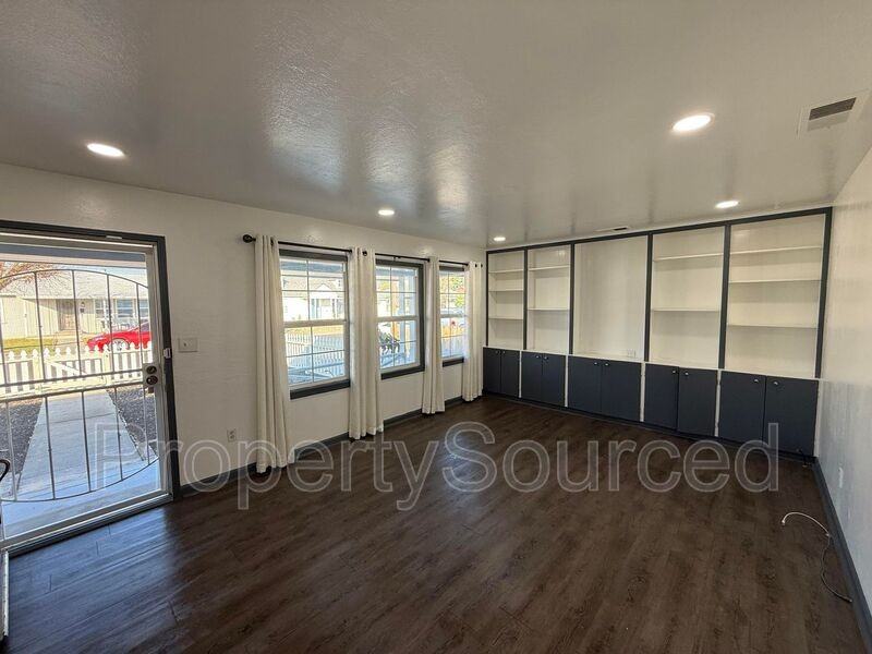 632 Fir St - Photo 4 of 32