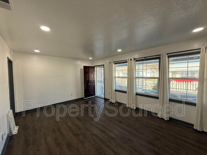 632 Fir St - Photo 7 of 32