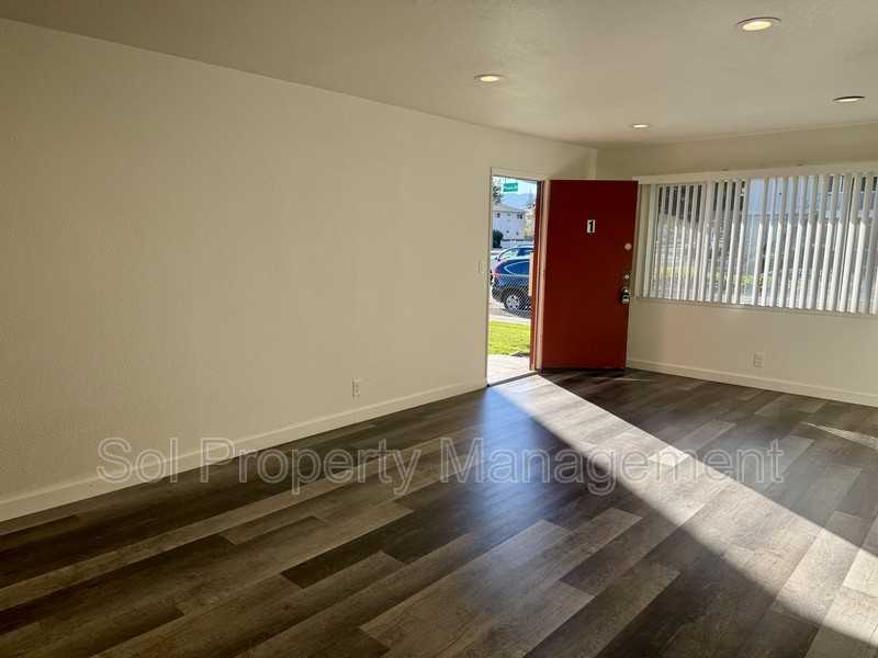 1053 W Hamilton Ave - Photo 4 of 24