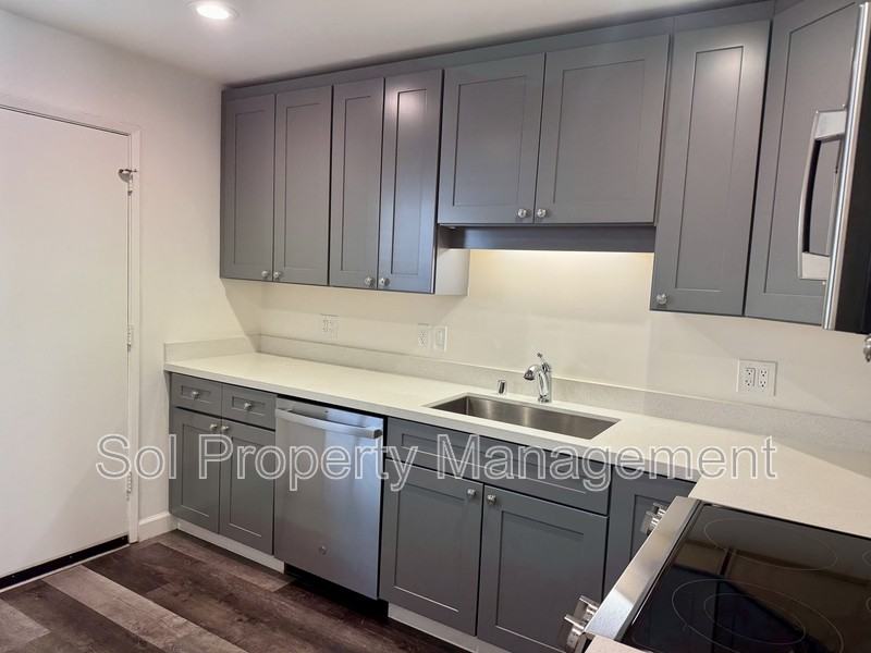 1053 W Hamilton Ave - Photo 6 of 24