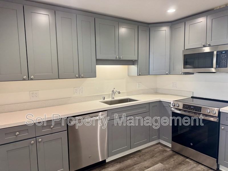 1053 W Hamilton Ave - Photo 7 of 24