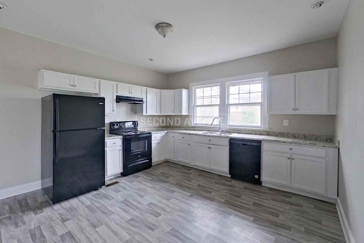 3311 Bonds Ave - Photo 3 of 11