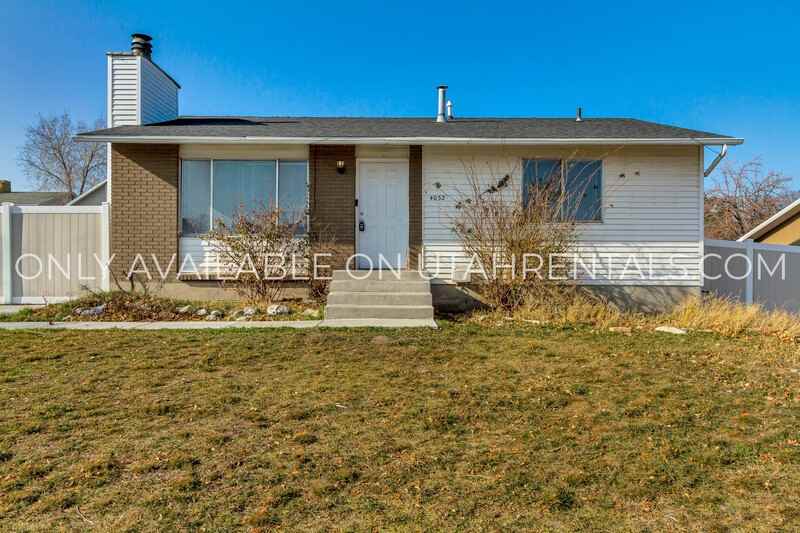 4032 S Castle View Dr - Photo 3 of 24