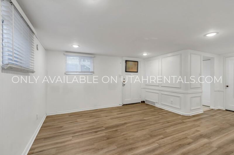 1116 E St #C - Photo 2 of 21