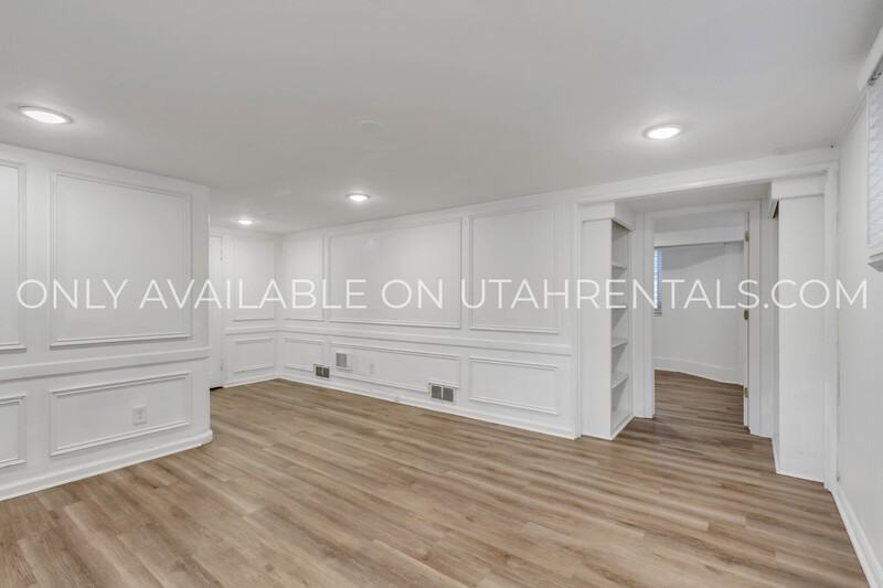 1116 E St #C - Photo 5 of 21