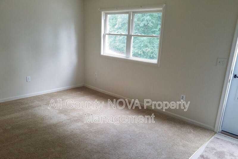 110 Manor Ln - Photo 2 of 3