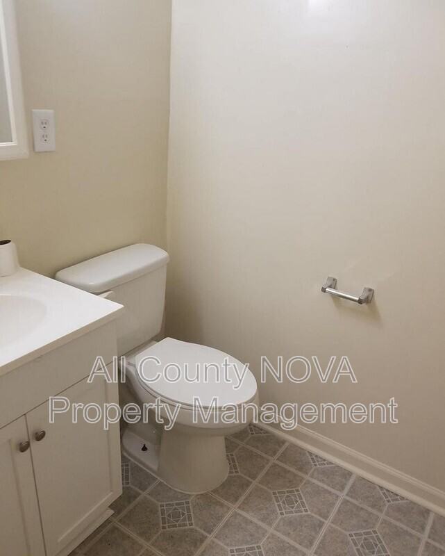 110 Manor Ln - Photo 3 of 3