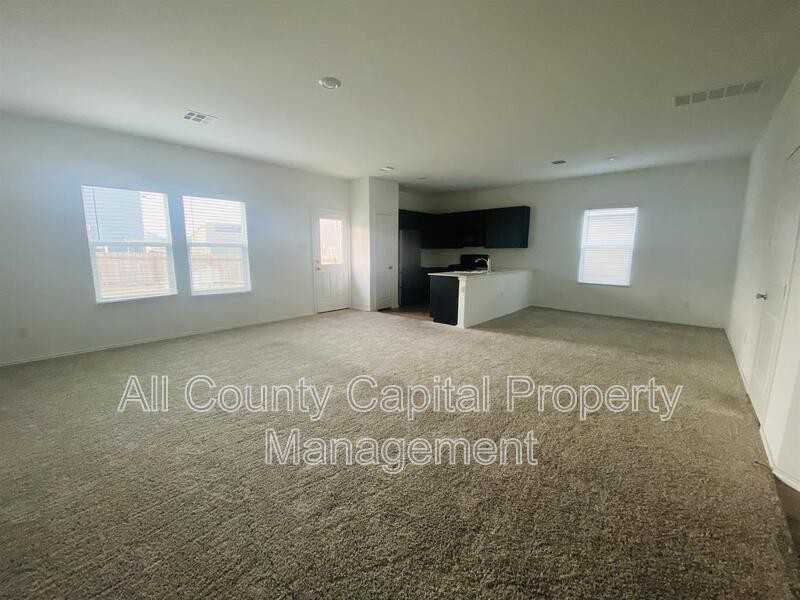 385 Amber Gln - Photo 2 of 8