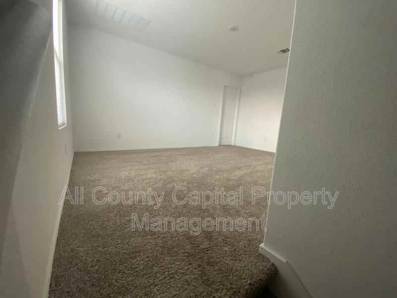 385 Amber Gln - Photo 3 of 8