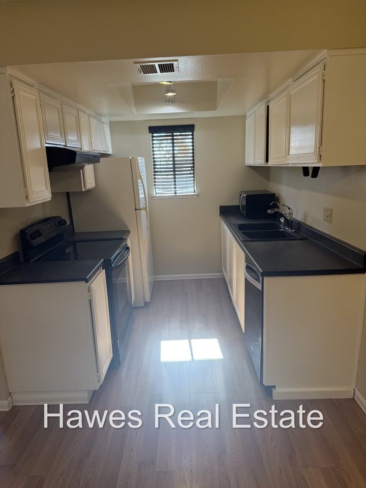 1320 Primrose St #4 - Photo 5 of 17