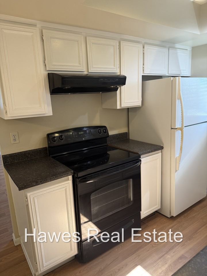 1320 Primrose St #4 - Photo 6 of 17