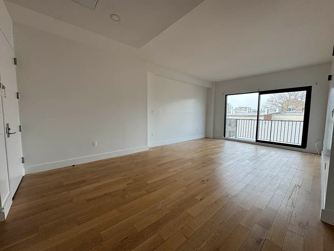 1661 Summerfield St #4F - Photo 2 of 12