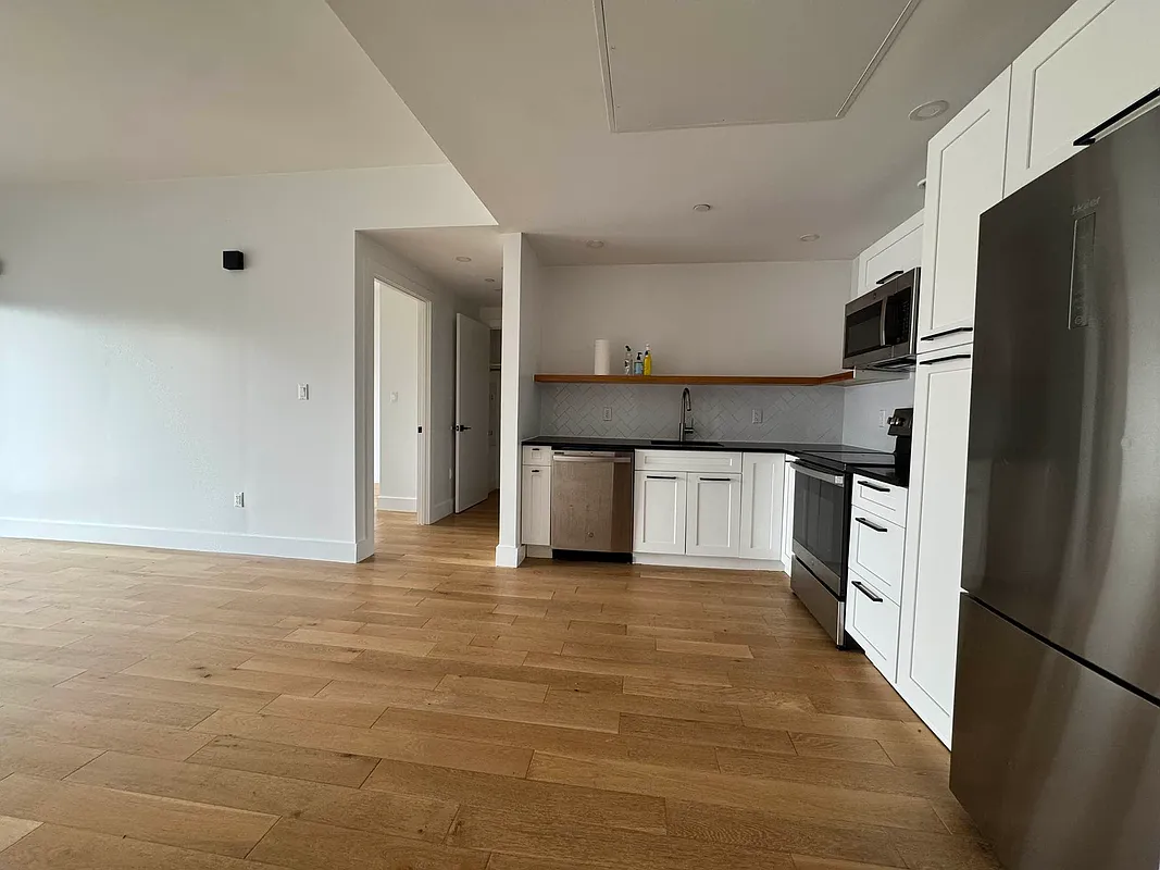 1661 Summerfield St #4F - Photo 3 of 12