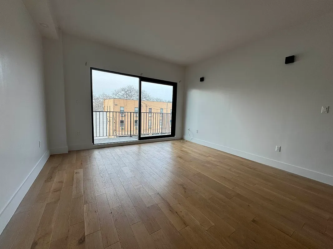 1661 Summerfield St #4F - Photo 4 of 12