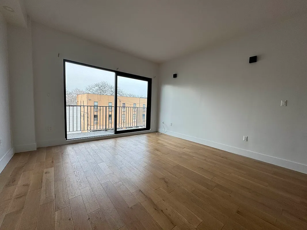 1661 Summerfield St #4F - Photo 5 of 12