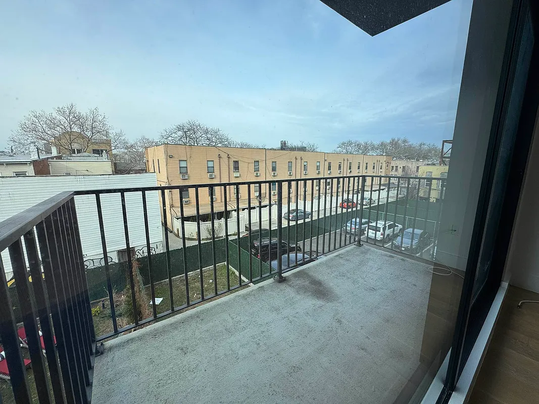 1661 Summerfield St #4F - Photo 6 of 12