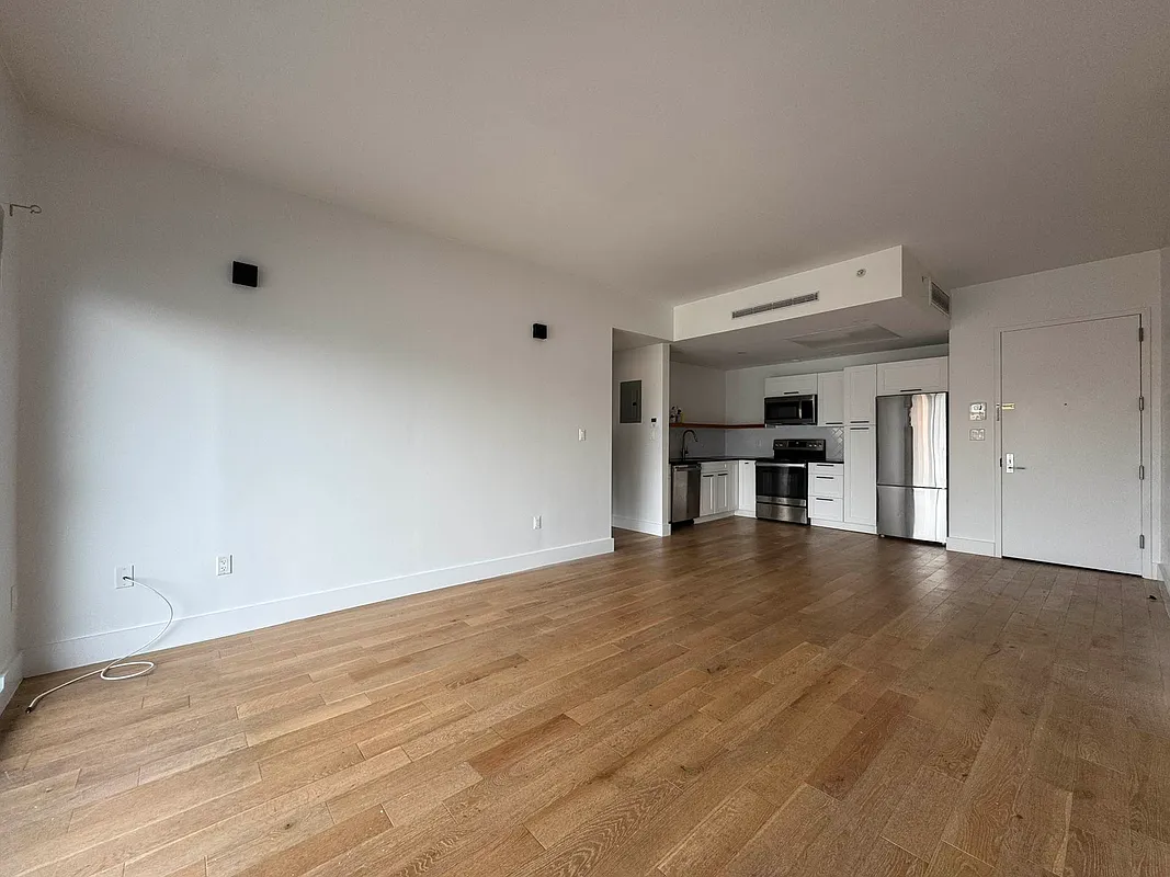 1661 Summerfield St #4F - Photo 7 of 12