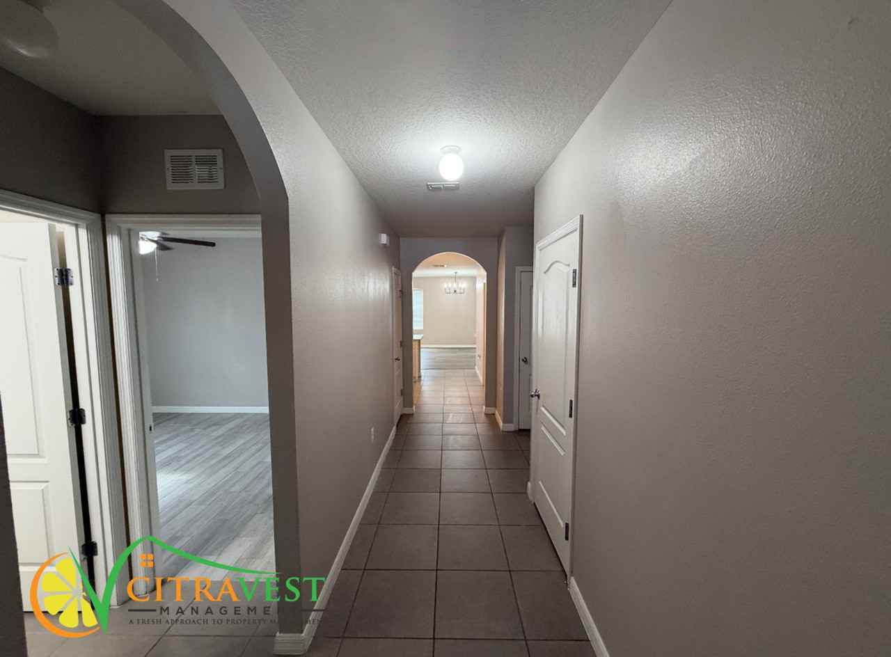 4258 Roberta Dr - Photo 2 of 10