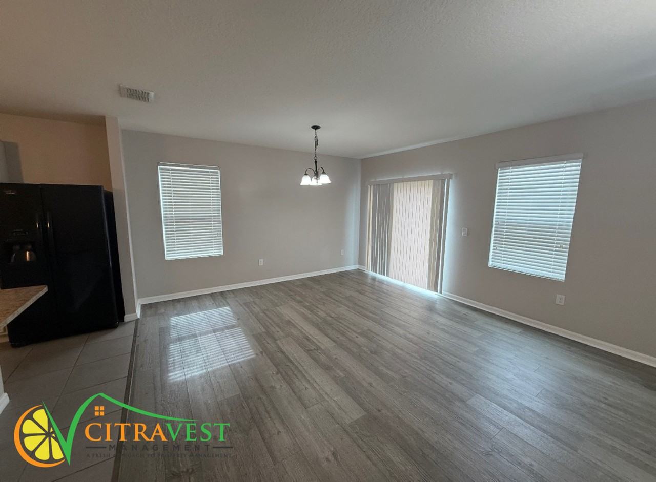 4258 Roberta Dr - Photo 3 of 10