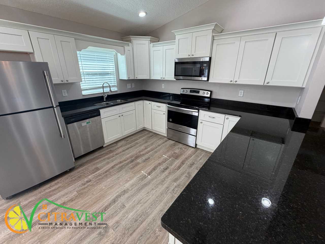 1592 W Skyline Dr - Photo 3 of 14