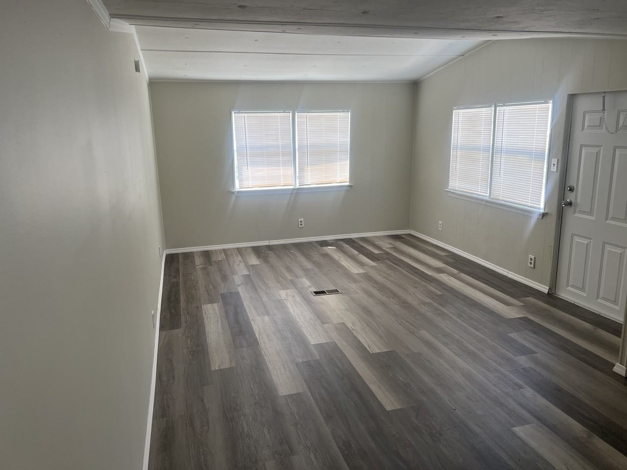 15524 Madeline Dr - Photo 4 of 9