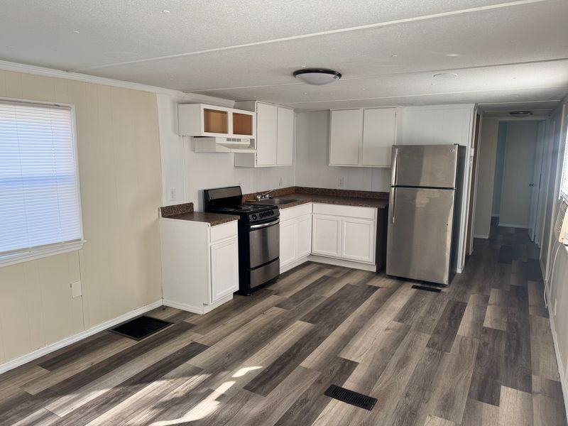 15530 Madeline Dr - Photo 2 of 9