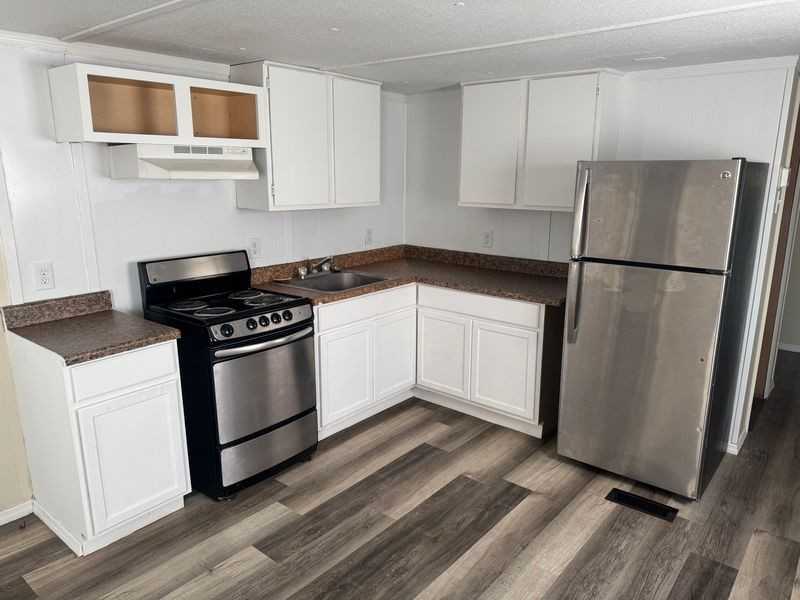 15530 Madeline Dr - Photo 3 of 9