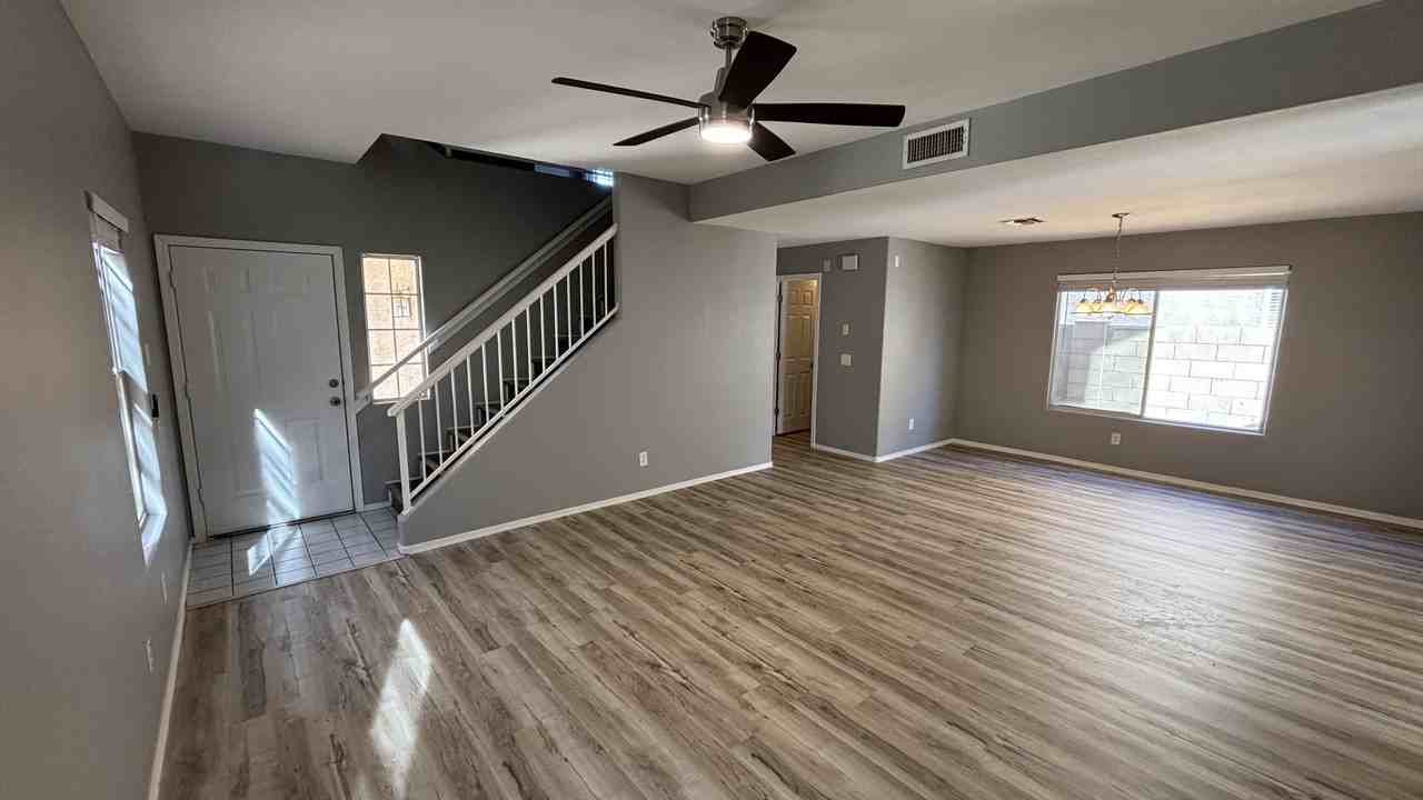 7413 W Eva St - Photo 3 of 26