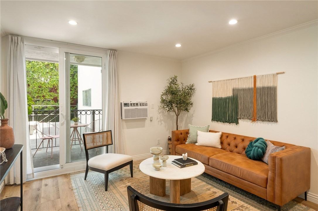 625 N Flores St - Photo 3 of 9