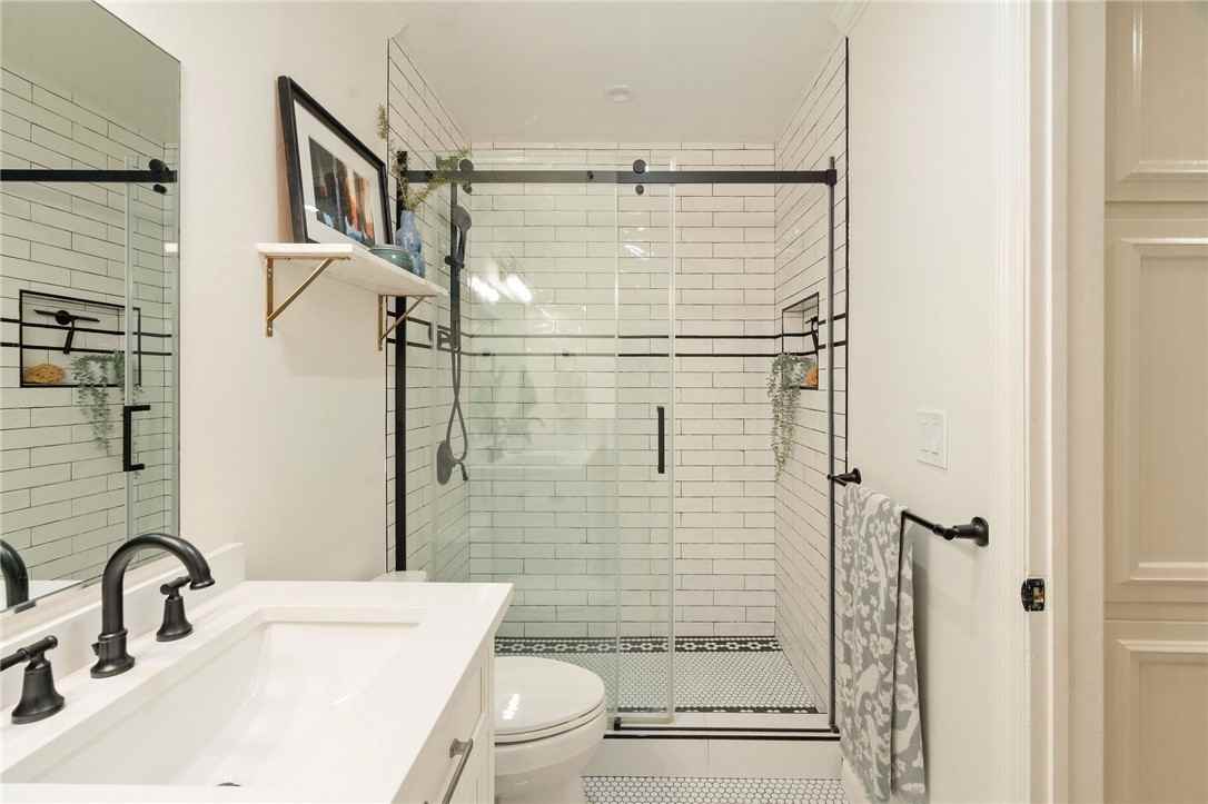 625 N Flores St - Photo 6 of 9