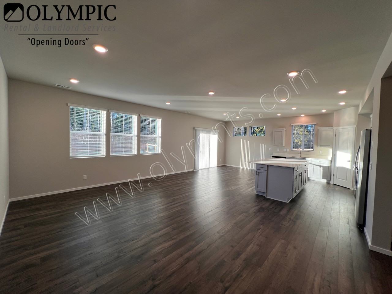 2429 Hyde Ct Ne - Photo 3 of 31