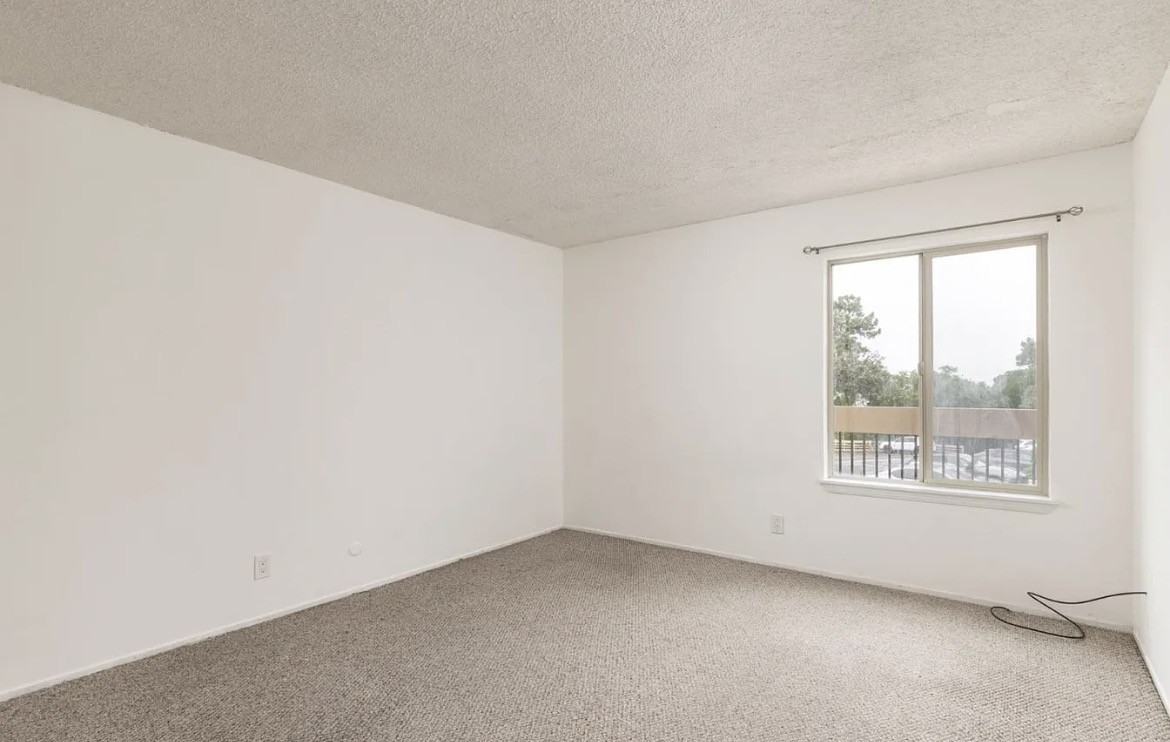 3104 Golden Oaks Ln - Photo 4 of 8