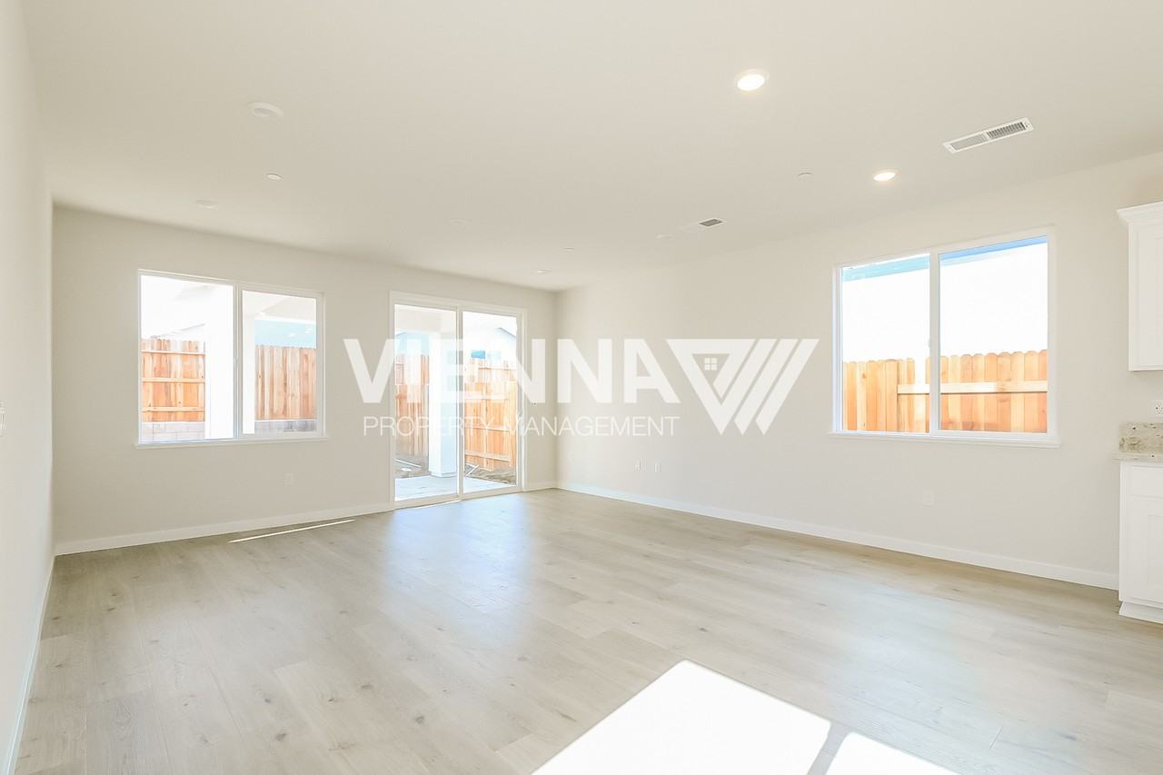 3935 Prairie Blues Ct - Photo 4 of 39