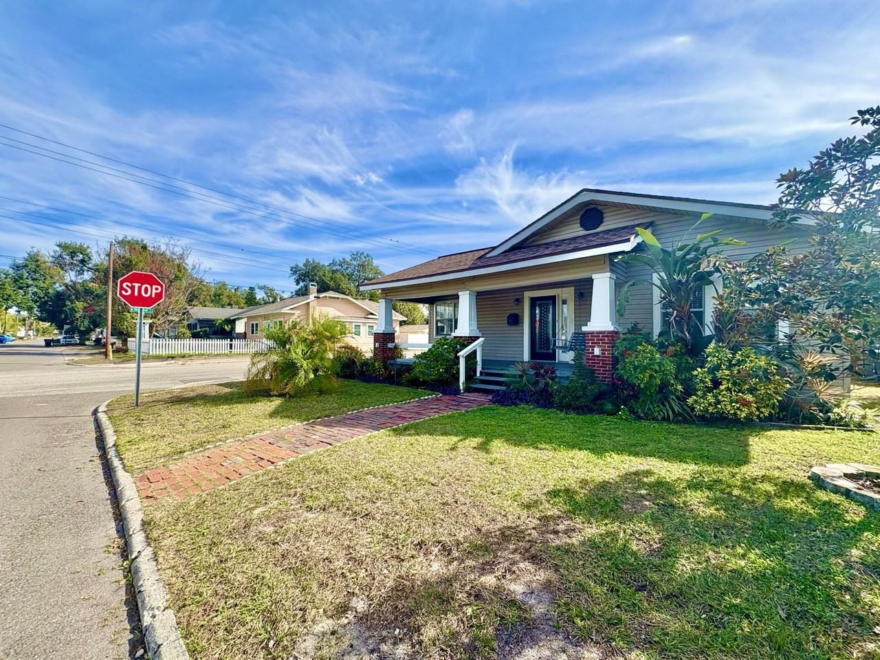 302 W Haya St - Photo 3 of 24