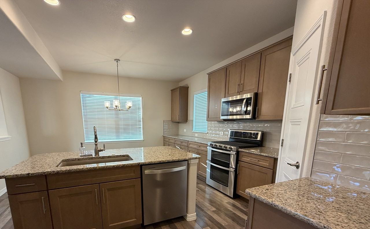 6431 Mustang Rim Dr - Photo 4 of 11