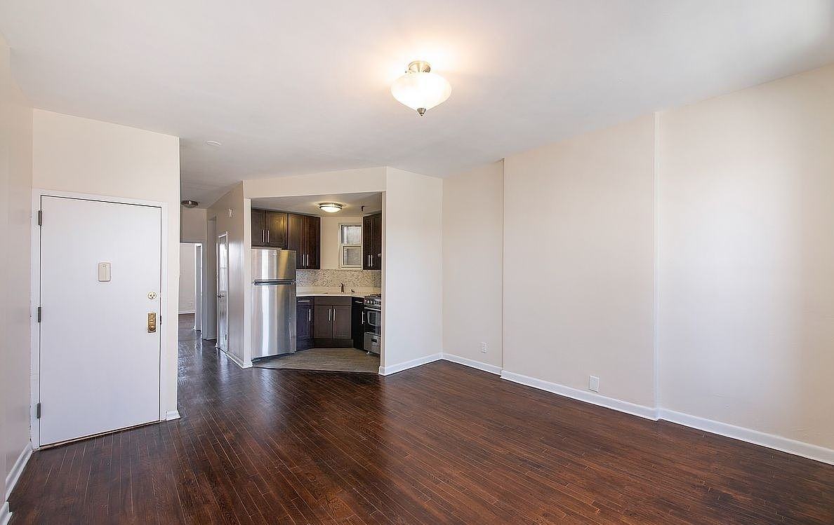 664 4th Ave #4R - Photo 2 of 8