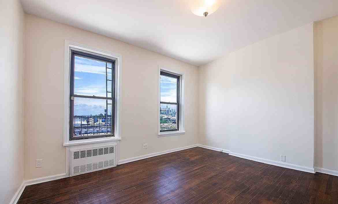 664 4th Ave #4R - Photo 4 of 8