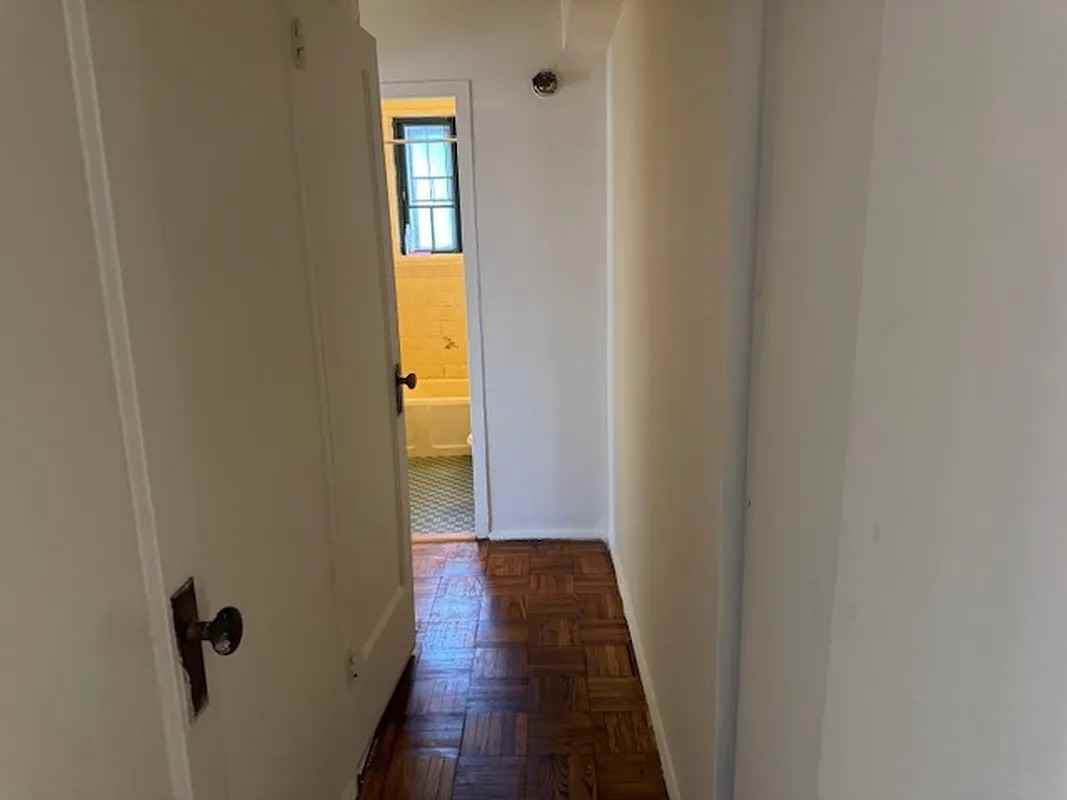 1439 Metropolitan Ave #5H - Photo 5 of 8