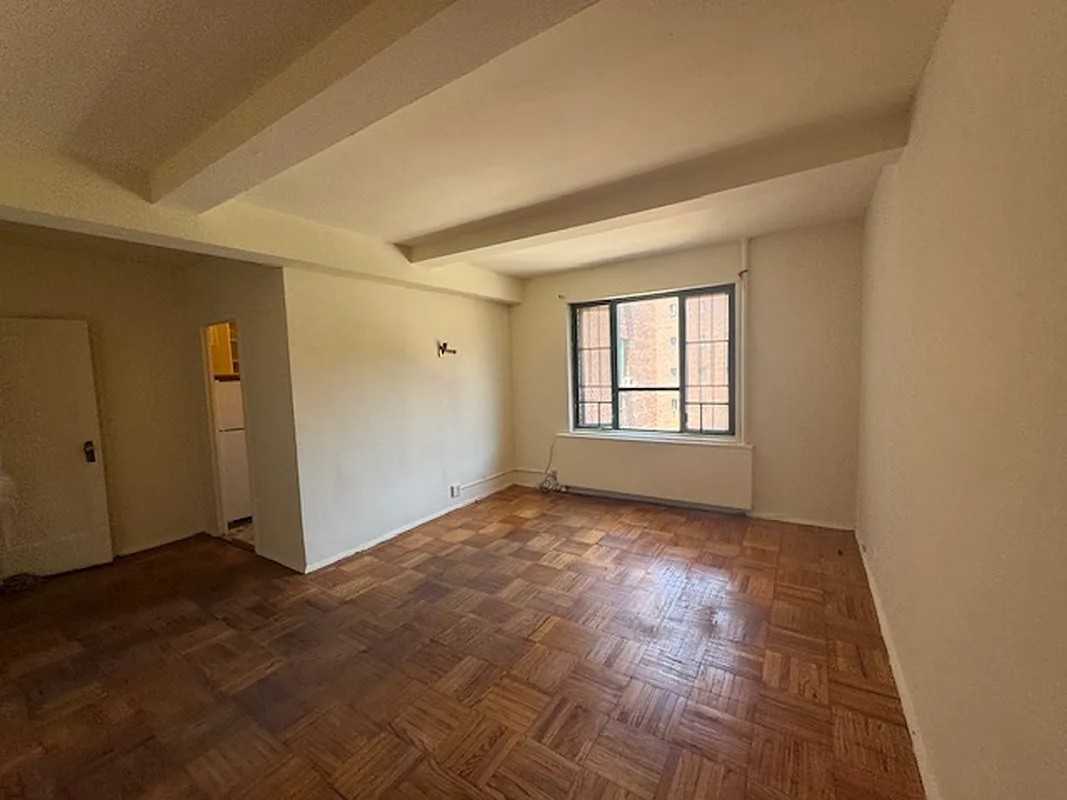 1439 Metropolitan Ave #5H - Photo 7 of 8