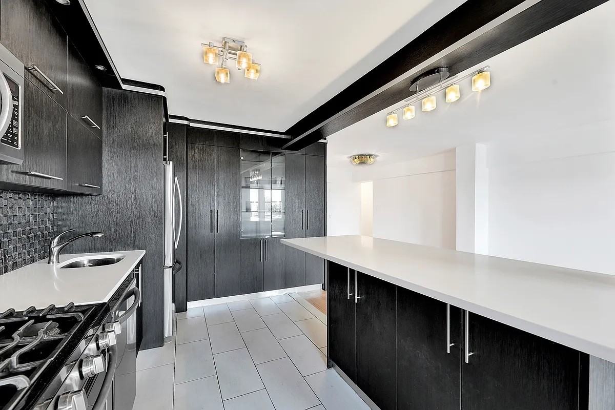 1625 Emmons Ave #2E - Photo 3 of 30