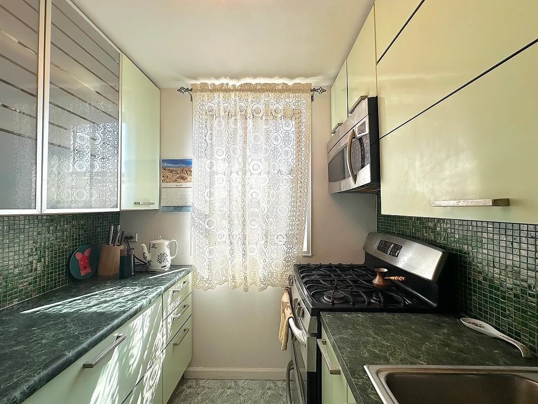 2680 E 19th St #1A - Photo 2 of 10