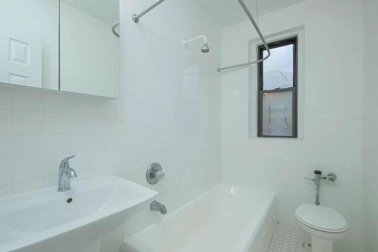 2685 Creston Ave #2E - Photo 5 of 5