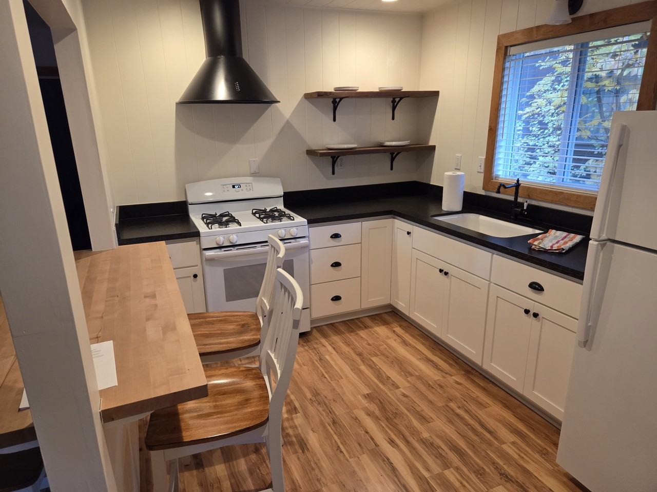 2992 Oakland Ave - Photo 2 of 8