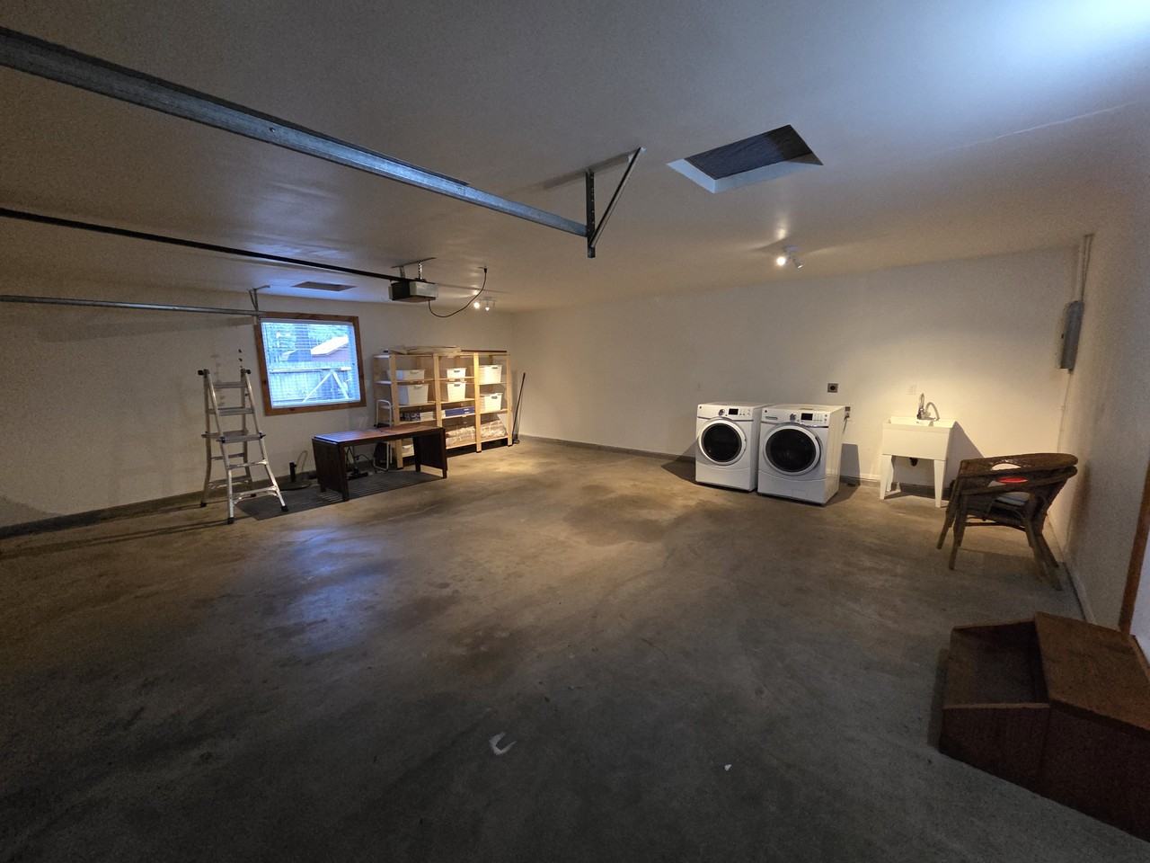 2992 Oakland Ave - Photo 7 of 8