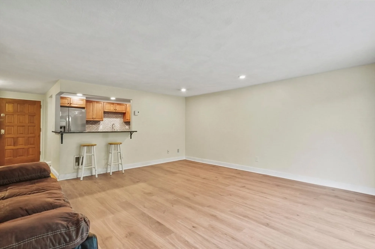 846 Broadway - Photo 4 of 13