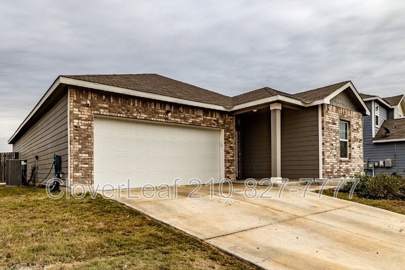 8319 Falcon Meadow Dr - Photo 3 of 32