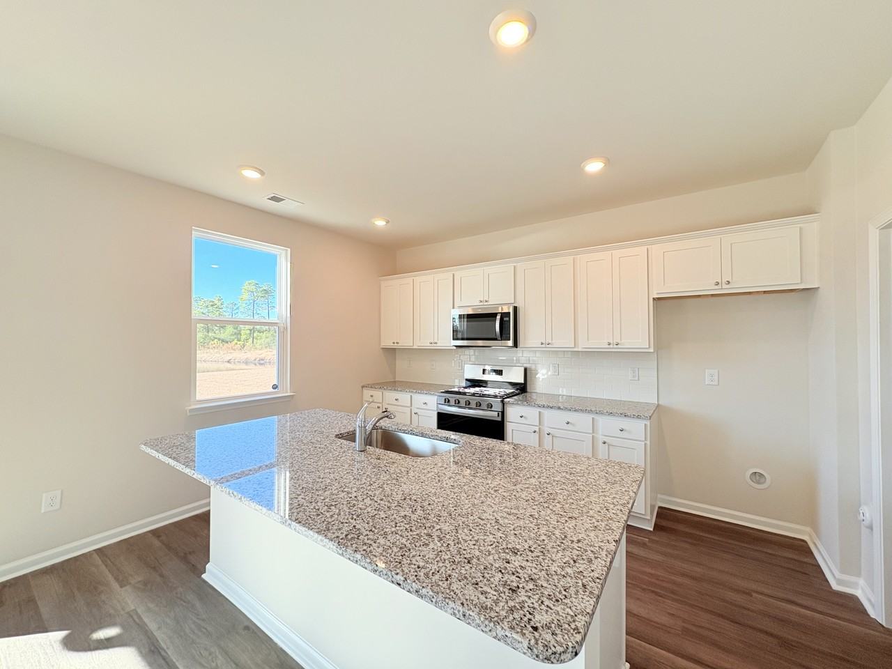 3542 Ashridge Way - Photo 6 of 32