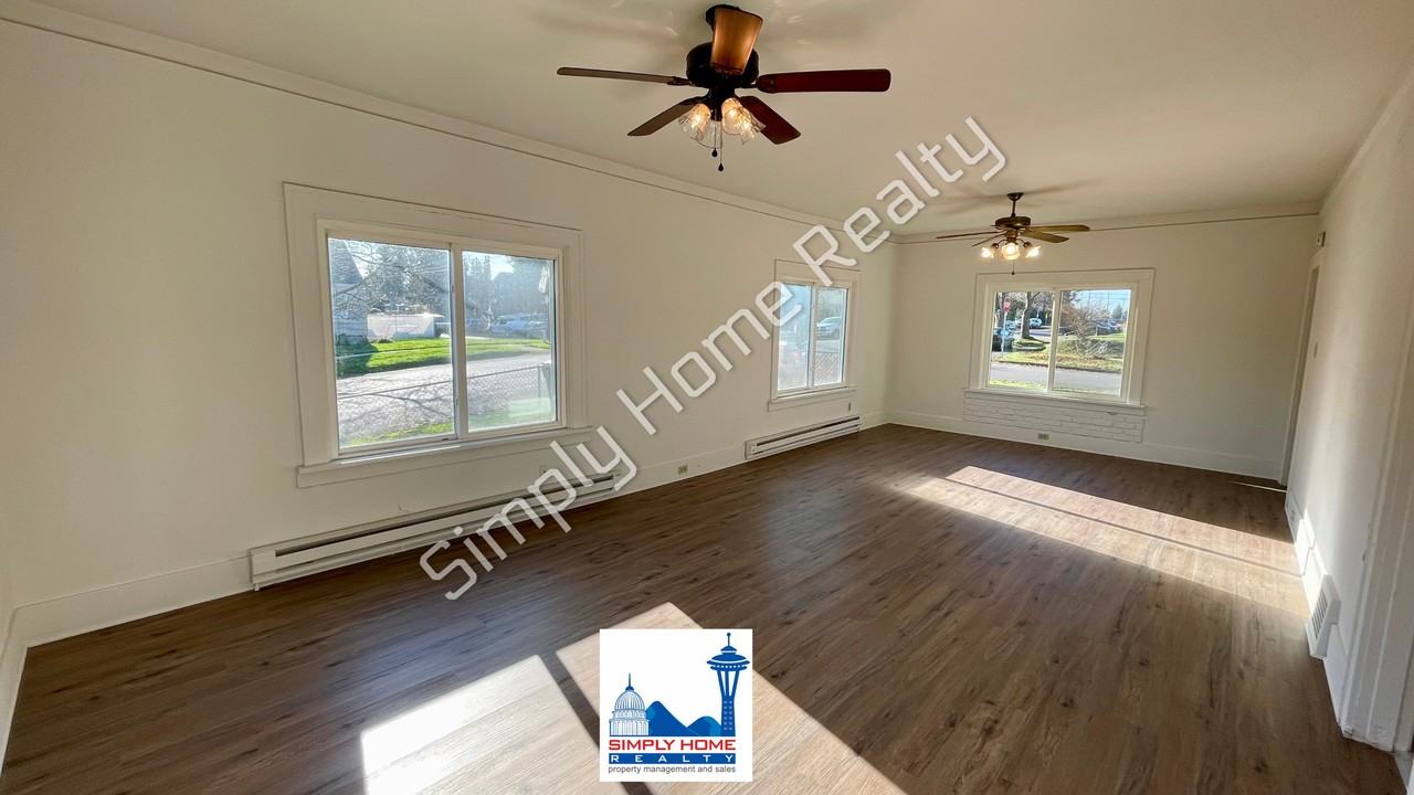 4539 E C St - Photo 4 of 22